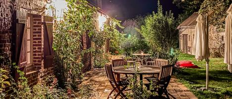 屋外ダイニングエリア