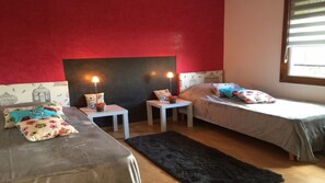 4 bedrooms, iron/ironing board, WiFi, bed sheets
