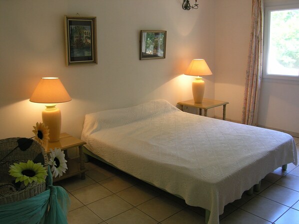 2 bedrooms, iron/ironing board, WiFi