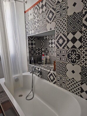 Bathtub, hair dryer, towels - Casa Delia (L'Île-Rousse)