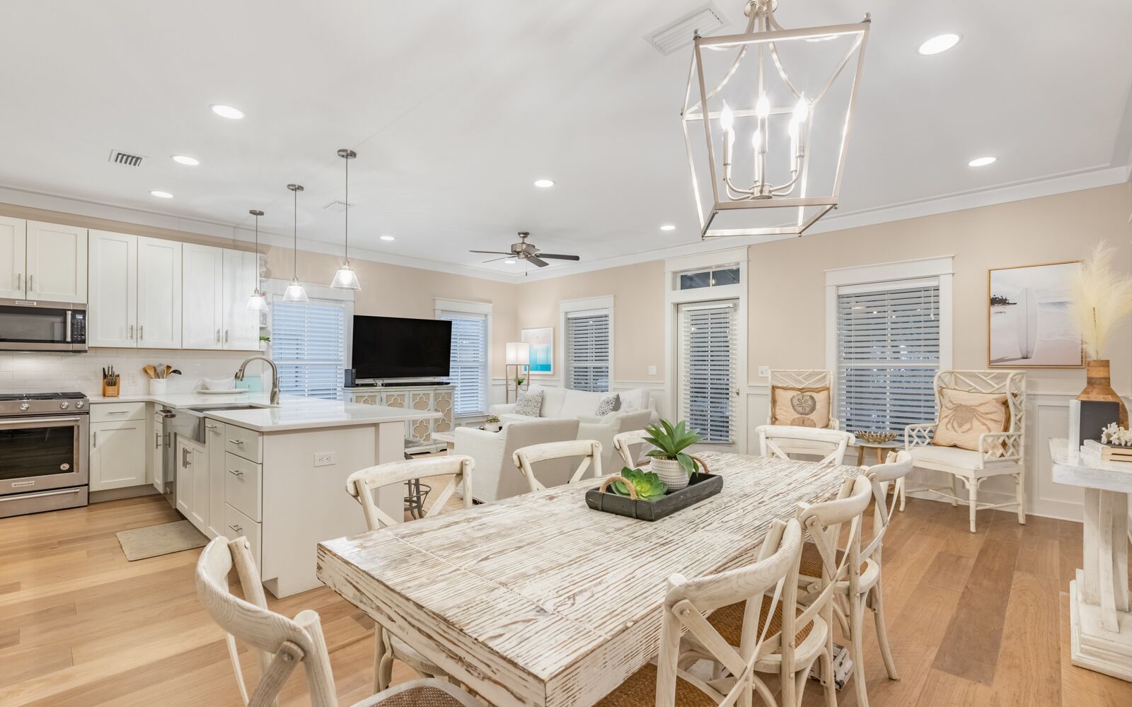 Casa De La Sirena- Seacrest home. Community pool. 6 seat golf cart. 3 bikes.