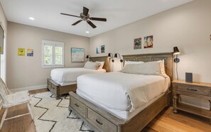 4 bedrooms, iron/ironing board, WiFi, bed sheets