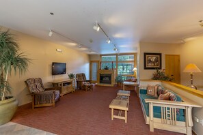 TV, peis og DVD-spiller