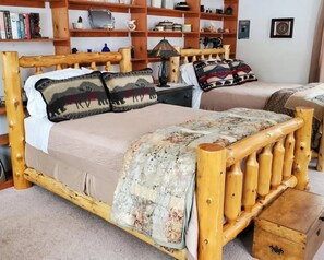 3 bedrooms, desk, iron/ironing board, free WiFi