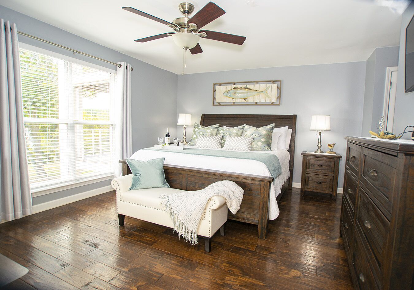 Welcome to “Lake Life”, Extravagant Upgraded 3 bedroom WATERFRONT Condo!