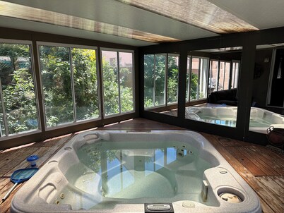 Hidden Gem: “We stay here every time” • 3BR next to South Point • Indoor Hot Tub
