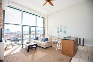 Smart TV - Waterfront Luxury Condo - Sleeps 4 with Cedar Point View!! (Sandusky)