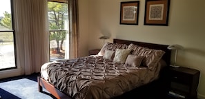 4 slaapkamers, een strijkplank/strijkijzer, gratis wifi, beddengoed