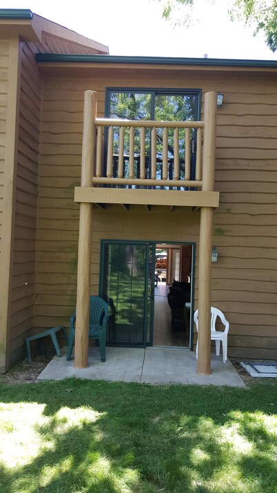 The Bear Den Peaceful and Comfortable Animal and Hummingbird Viewing