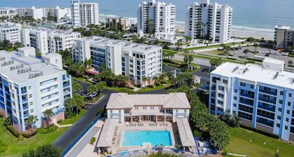 Lovely Corner Unit with 3 Balconies and Fountain Views! OW11-201