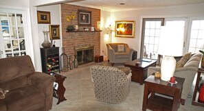 Smart TV, fireplace, video-game console, DVD player