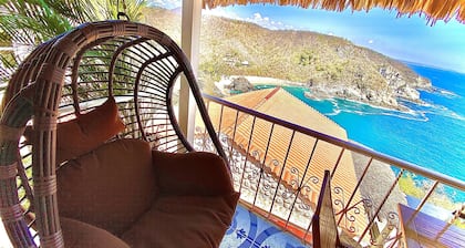 Whales & Dolphins Bungalow Beach/ Pool/ Starlink WiFi Digital Nomads