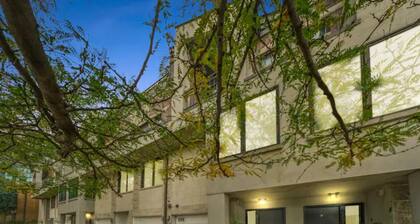 Beautiful Modern Designer Home ~ Downtown - 4-Bed/4-Bath