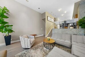 Interior - Beautiful Modern Designer Home ~ Downtown - 4-Bed/4-Bath (Chicago)