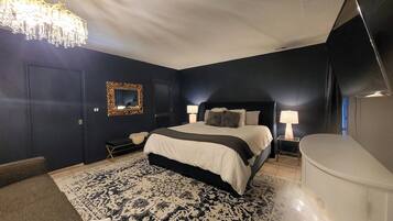 4 bedrooms, desk, iron/ironing board, free WiFi