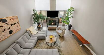 Beautiful Modern Designer Home ~ Downtown - 4-Bed/4-Bath