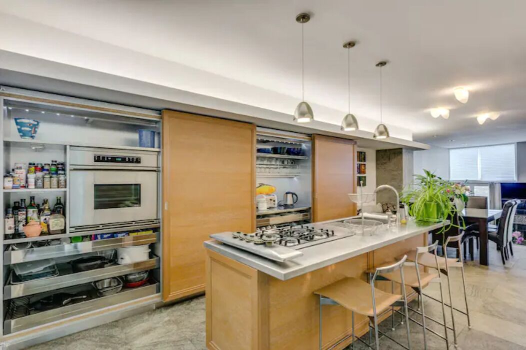 Beautiful Modern Designer Home ~ Downtown - 4-Bed/4-Bath