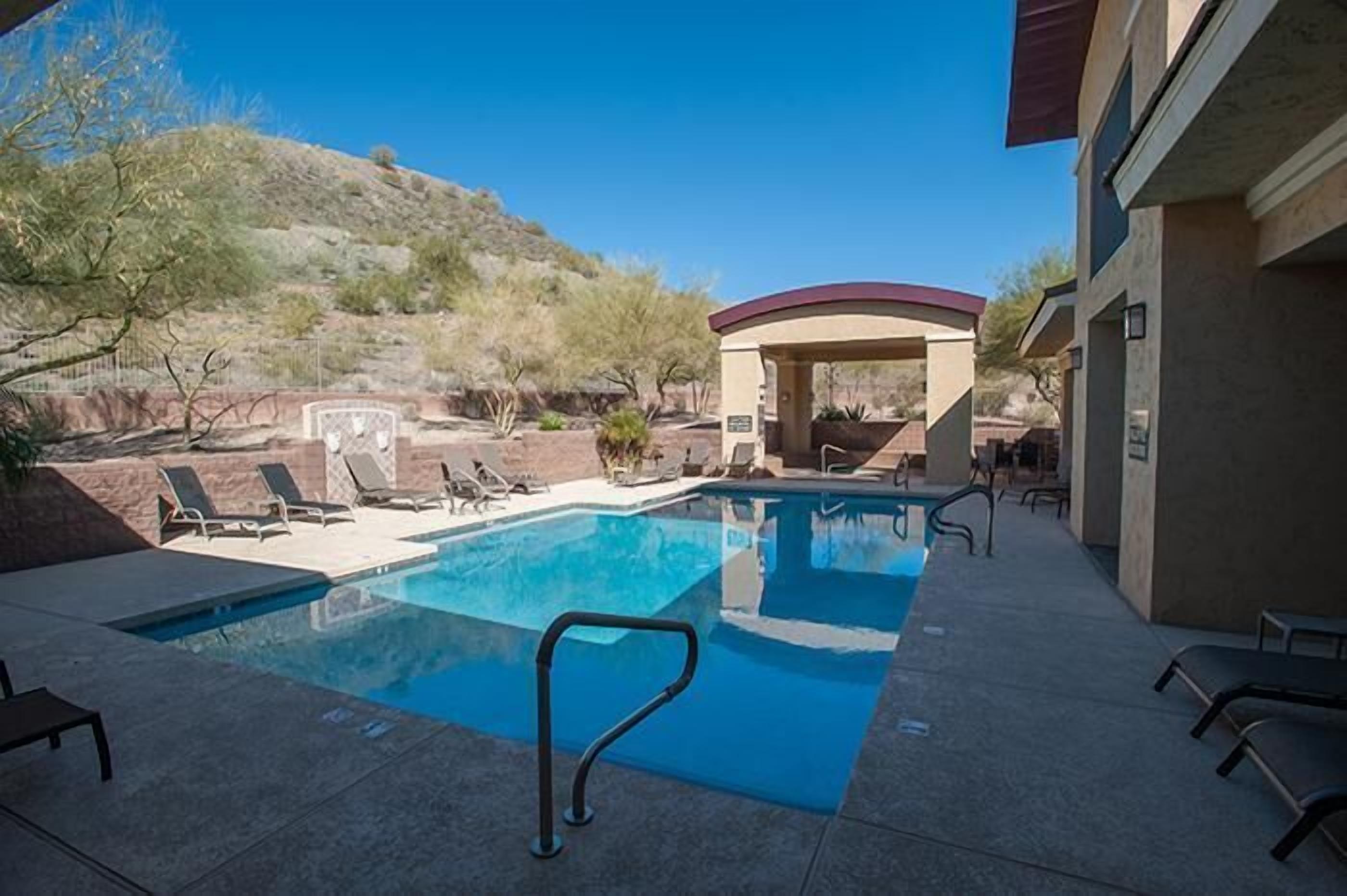 Special Monthly Pricing, Pool, Jacuzzi,  Wi-Fi, Elevator, Free Parking, Gym!