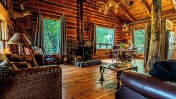 Peis, bøker og stereoanlegg