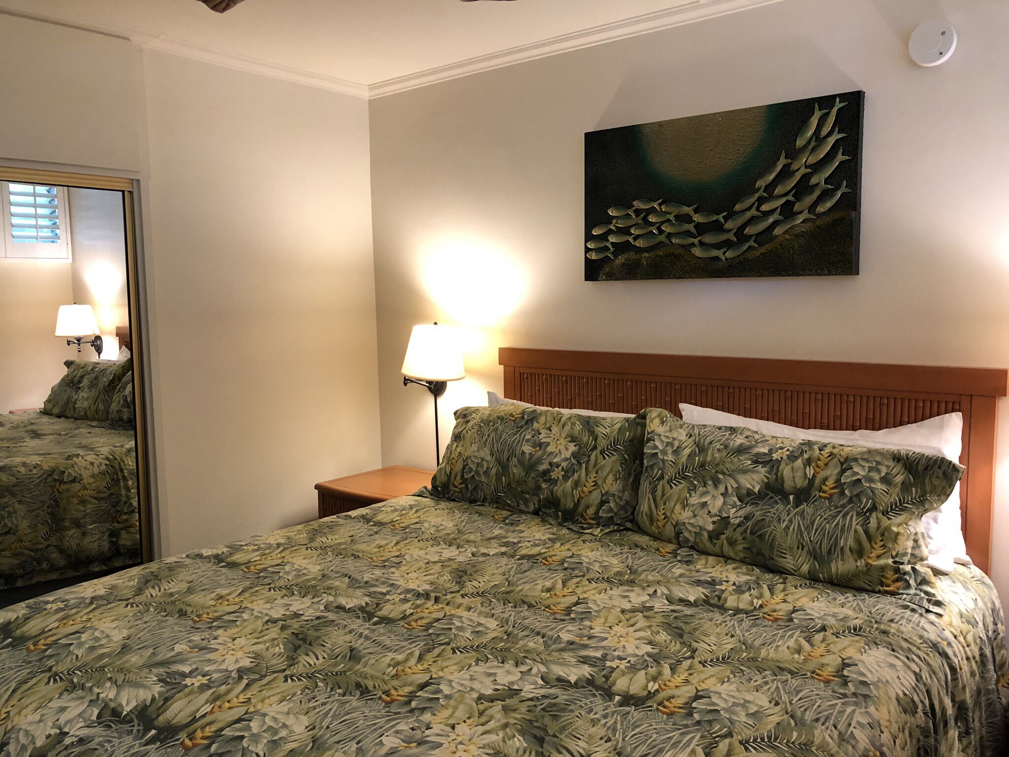 Beautiful Traditional Oceanside Tropical Jewel With Lush Gardens and Pools. 