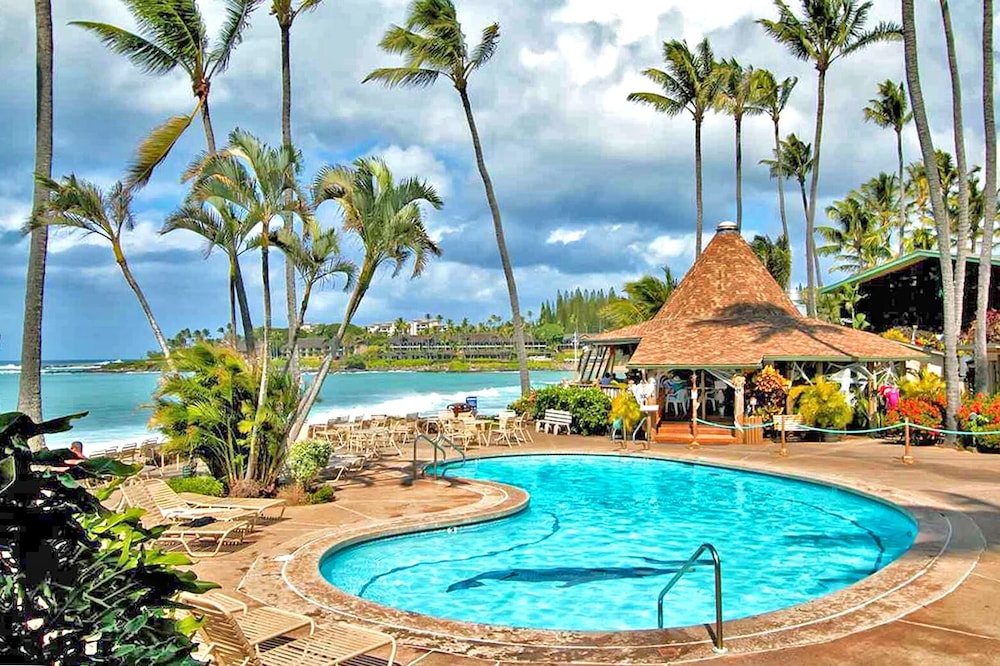 Beautiful Traditional Oceanside Tropical Jewel With Lush Gardens and Pools.