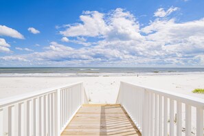 På stranden