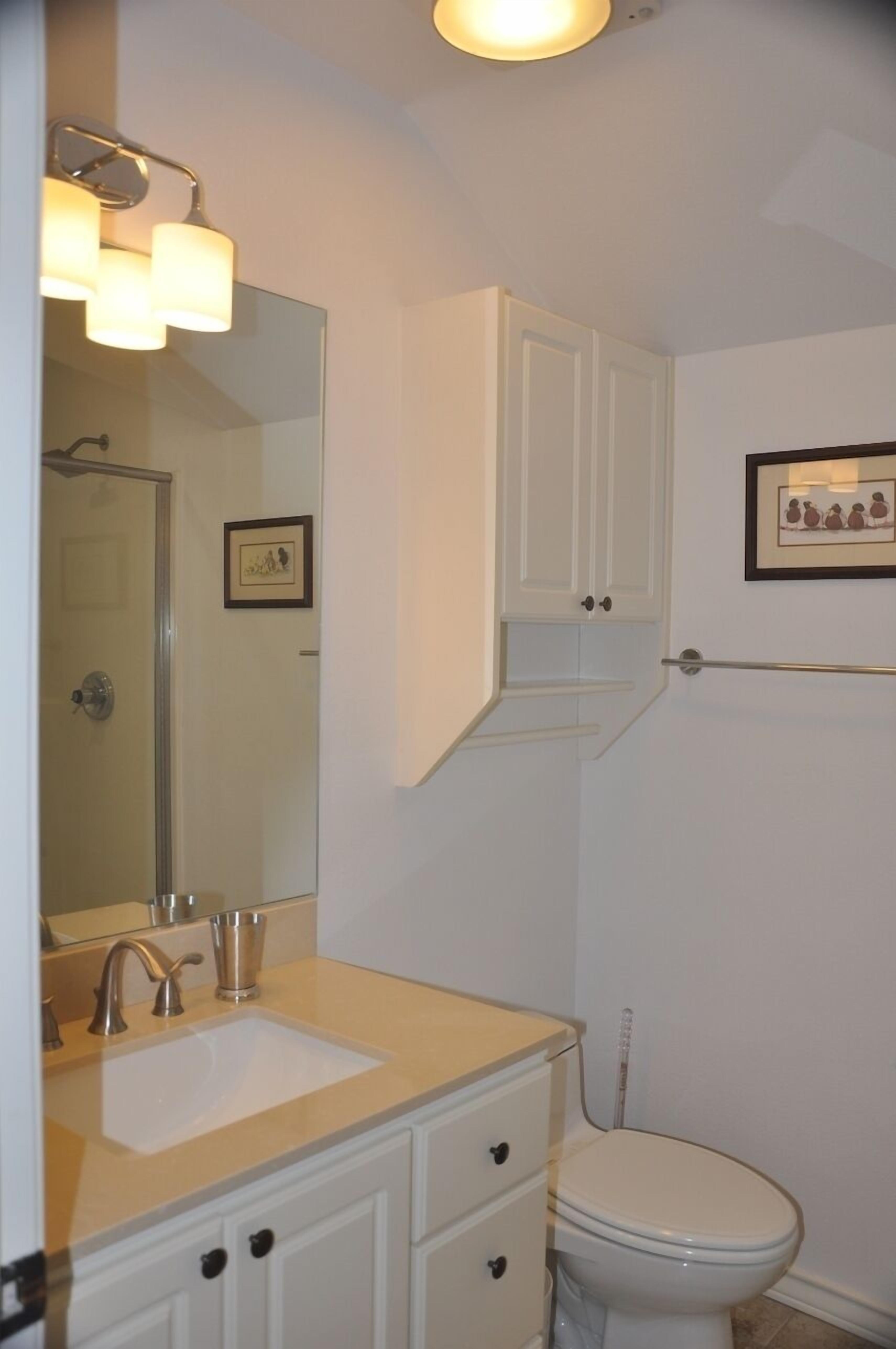 Bright and cozy 1 bedroom apartment unit