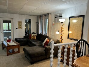 Smart TV, fireplace, DVD player, table tennis
