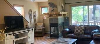 Beautiful 3 Bedroom Townhome In Downtown Winter Park With Private Hot Tub