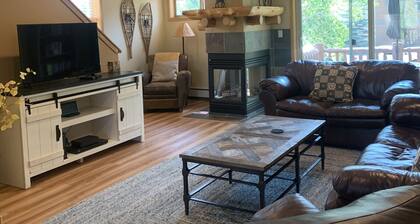 Beautiful 3 Bedroom Townhome In Downtown Winter Park With Private Hot Tub