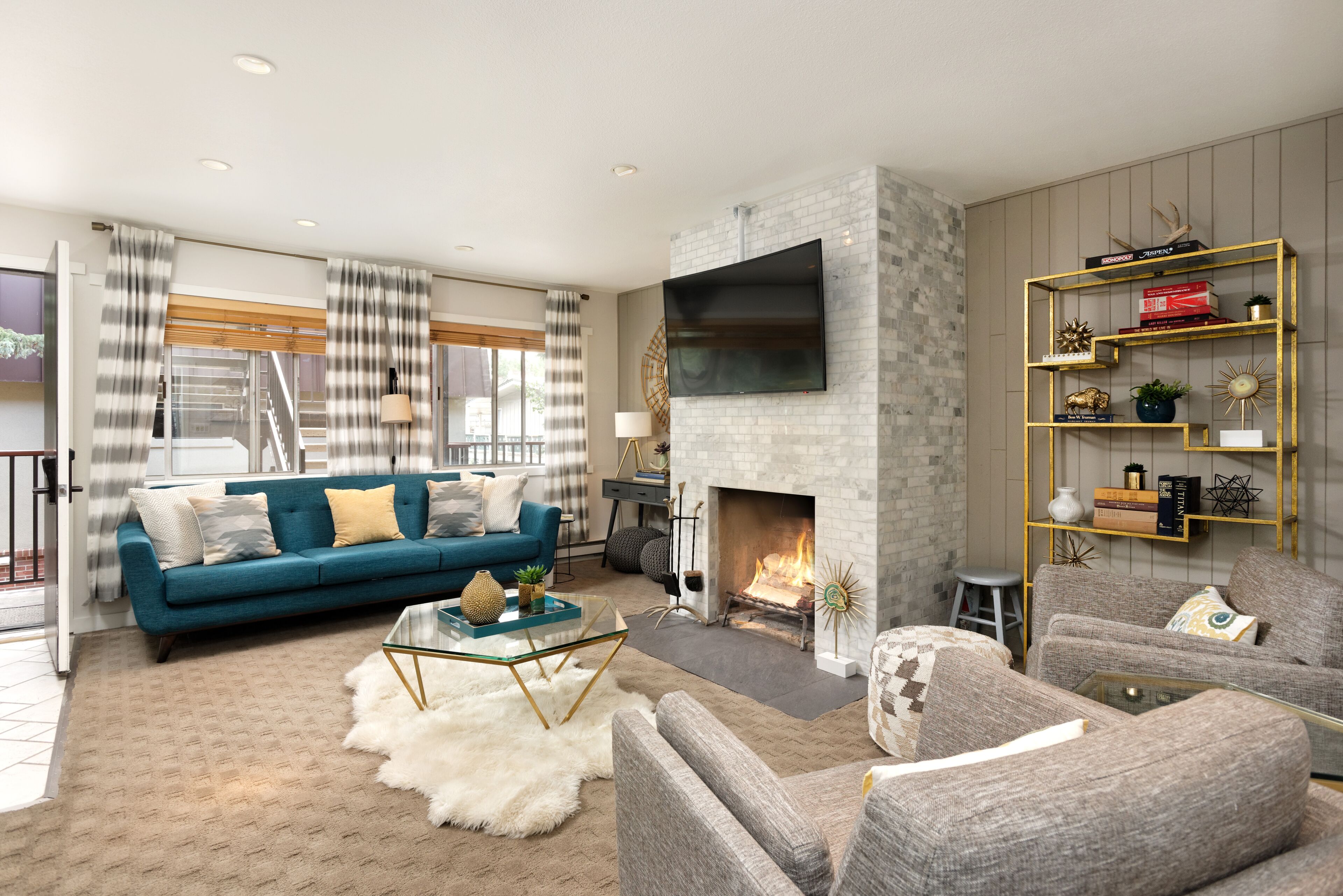 Smart TV, fireplace, stereo