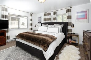 4 bedrooms, iron/ironing board, travel crib, WiFi - New listing! - Aspen Core, easy walk to everything, pool, recently remodeled (Aspen)