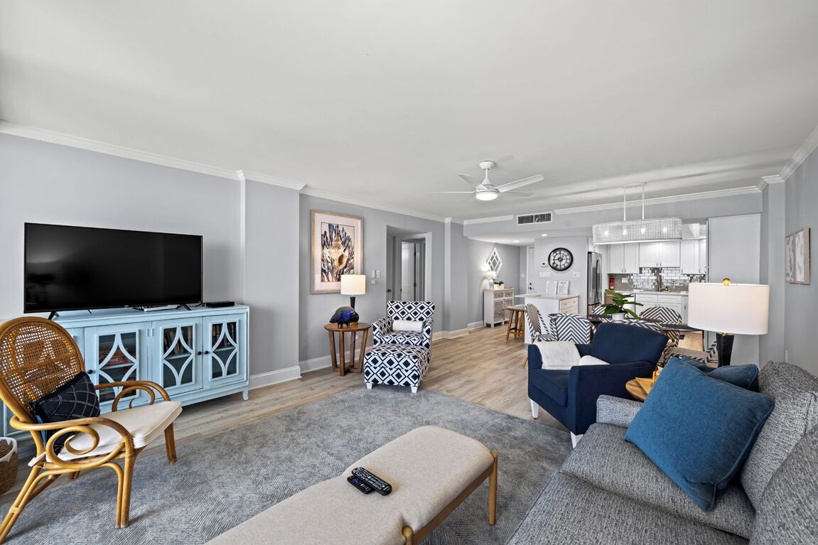 Newly Remodeled 2 Bed in Arcadian I building!