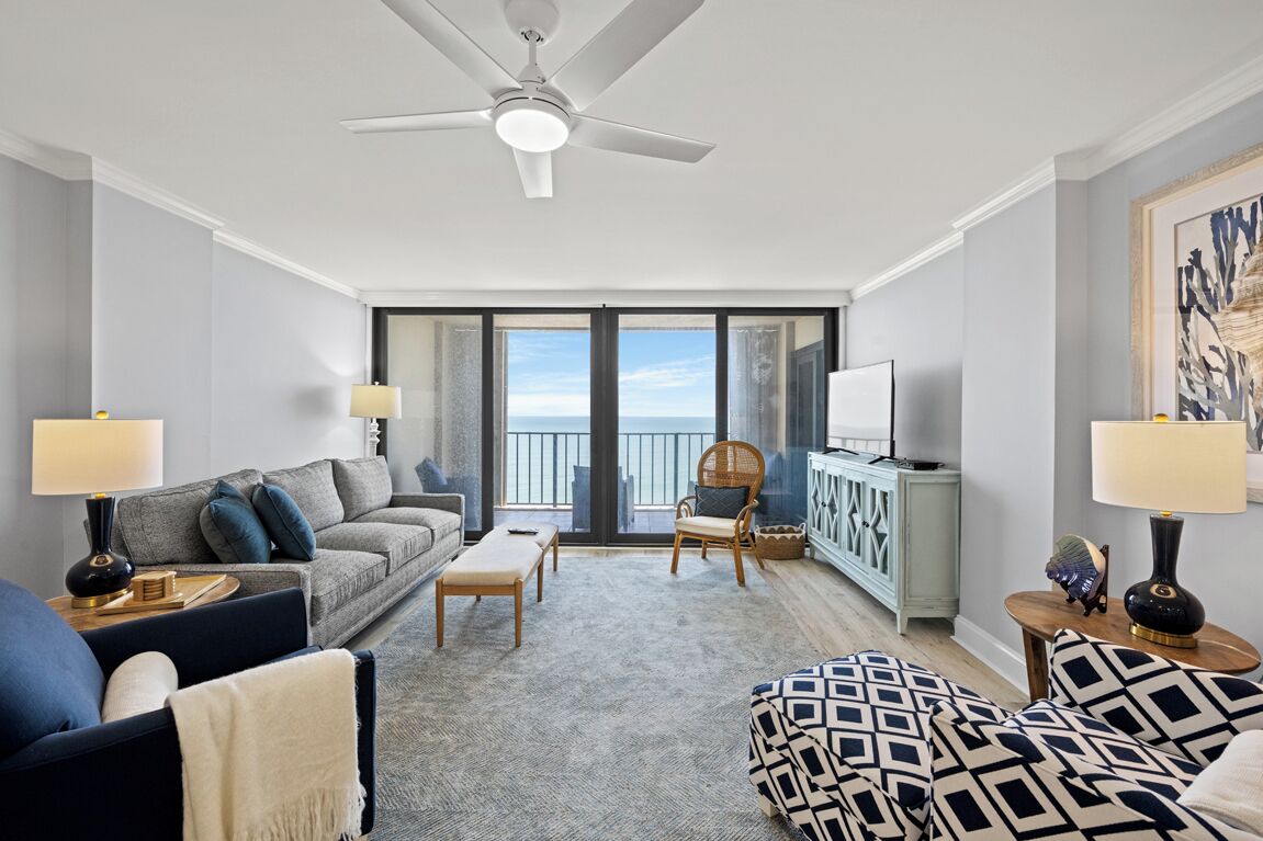 Newly Remodeled 2 Bed in Arcadian I building!