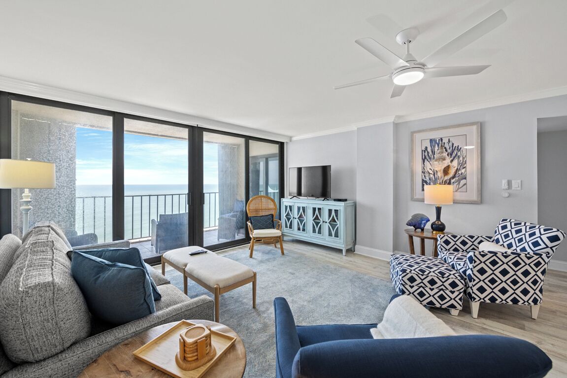 Newly Remodeled 2 Bed in Arcadian I building!