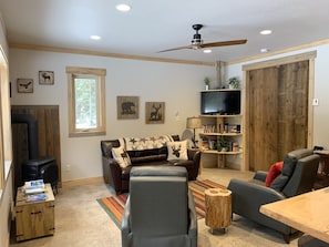 TV, fireplace, DVD player, books - Stunning Cabin Bordering Glacier National Park/Flathead River on 9 Acres!!! (Essex)