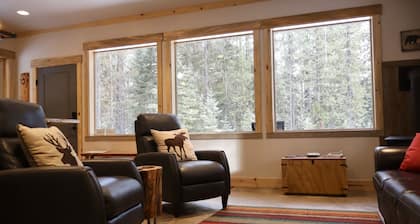 Stunning Cabin Bordering Glacier National Park/Flathead River on 9 Acres!!!
