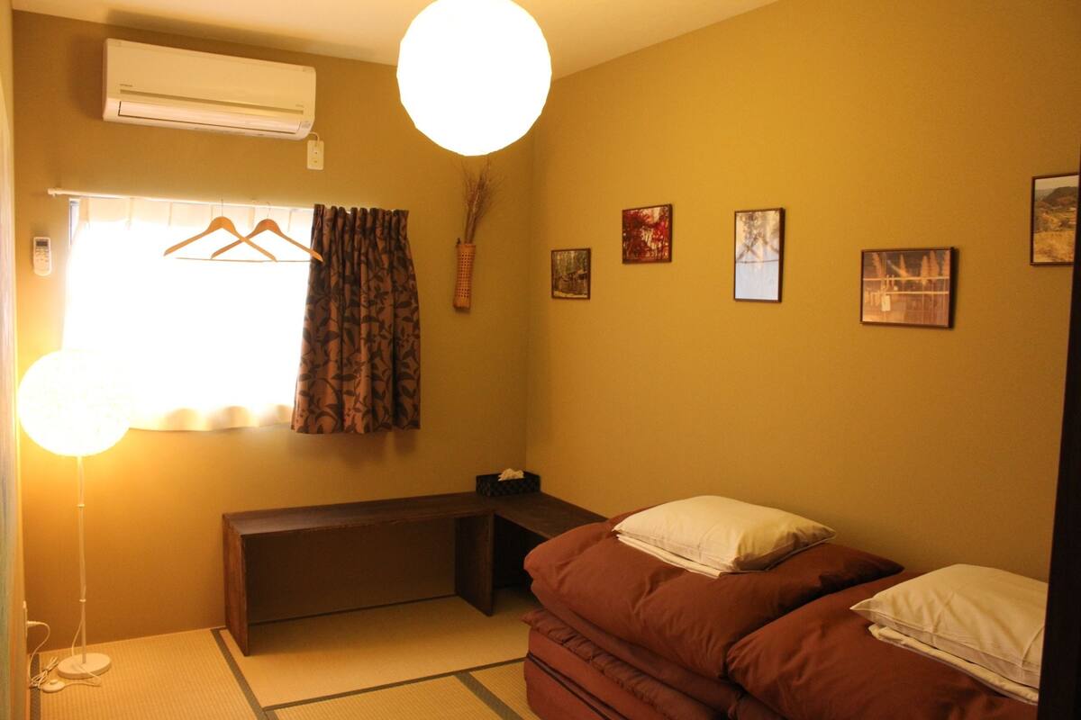 Twin Room, Shared Bathroom | WiFi (free)