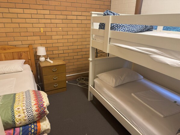 Family Apartment, 2 Bedrooms, Kitchen, Resort View (Unit 7) | Langsir/tirai gelap terus, seterika/papan seterika, cadar katil 