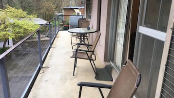 Familienapartment, 2 Schlafzimmer, Küche, Gartenblick (Unit 6) | Balkon