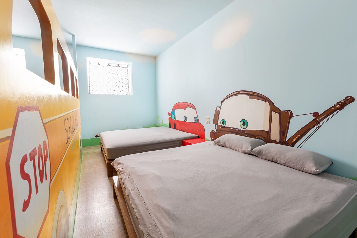 Family Suite, Balcony | Desk, soundproofing, rollaway beds, free WiFi