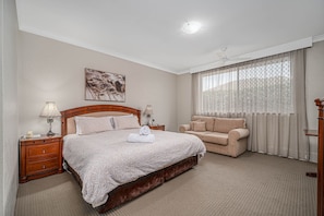 Habitación Deluxe, 1 cama King size (Superior King) | Decoración personalizada, muebles diferentes y escritorio 