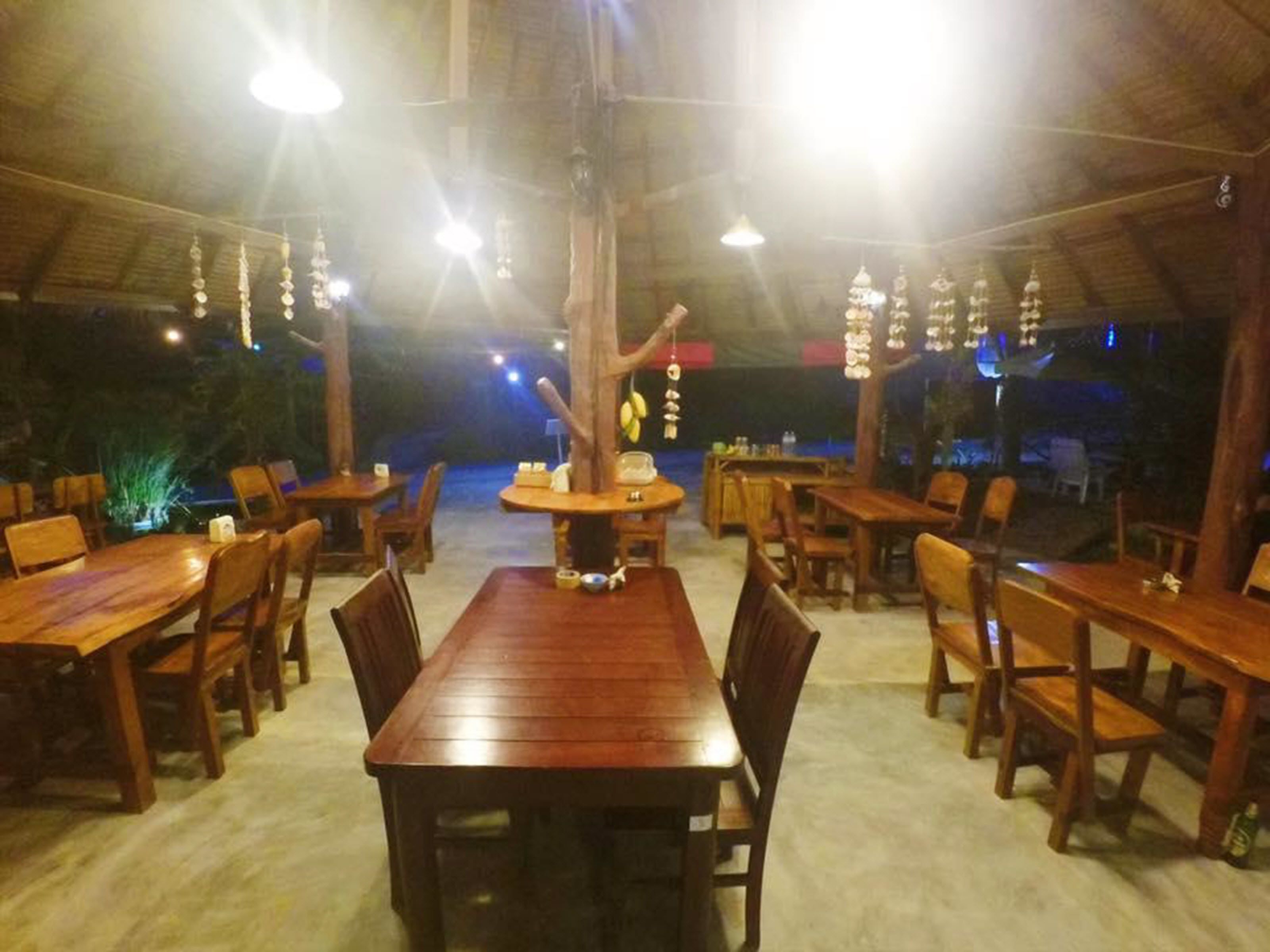 Breakfast, lunch, dinner served; Thai cuisine 