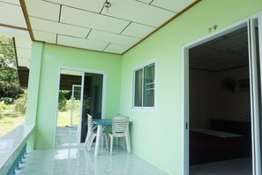 Bungalow with Garden View | Terrasse/Patio