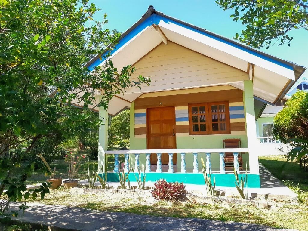 Bungalow with Garden View | 遮光窗帘、床单