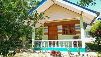 Bungalow with Garden View | Verdunkelungsvorhänge, Bettwäsche