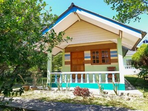 Bungalow with Garden View | Verdunkelungsvorhänge, Bettwäsche