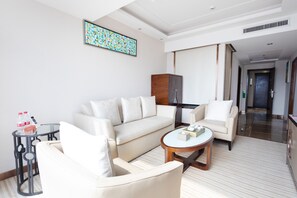 Deluxe Sea View Suite King Bed