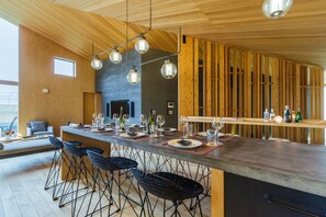 In-room dining - Foxwood E by H2 Life (Niseko)