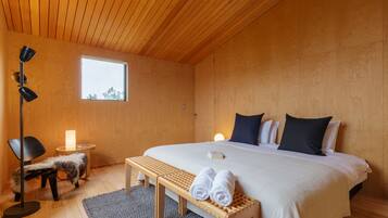 3 多间卧室、客房内保险箱、办公桌、隔音